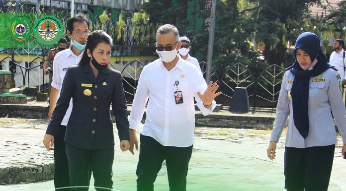 WALIKOTA SINGKAWANG TINJAU KAWASAN TAMAN BURUNG SINGKAWANG, KEDEPANNYA AKAN DI TATA KEMBALI.