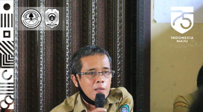 PELATIHAN PEMANFAATAN SAMPAH ORGANIK DAN NON ORGANIK DI KELURAHAN SIJANGKUNG SINGKAWANG SELATAN HARI PERTAMA