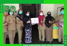 PENERIMAAN PENYALURAN MASKER DARI DEWAN KERAJINAN NASIONAL DAERAH (DEKRANASDA) PROVINSI KALIMANTAN BARAT