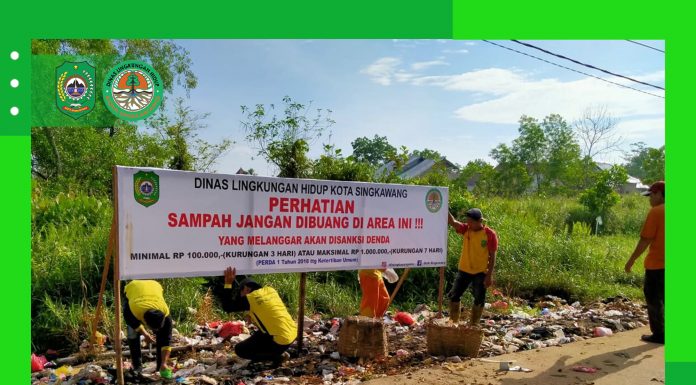PEMASANGAN PLANG HIMBAUAN LARANGAN MEMBUANG SAMPAH DI AREA YANG BUKAN TPS
