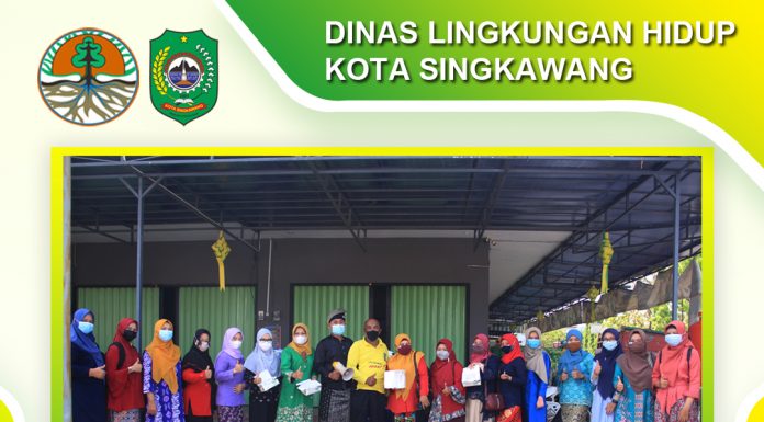 PEMBAGIAN MASKER SEKALIGUS SOSIALISASI PERAN WANITA DALAM PENGURANGAN SAMPAH RUMAH TANGGA