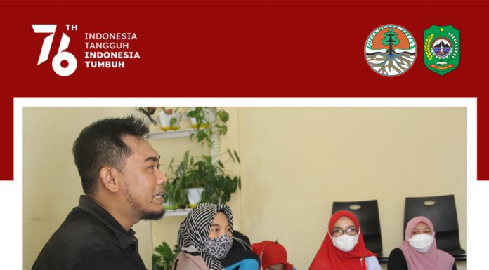 AKSI BERSIH BERSAMA DILANJUTKAN DENGAN RAPAT PEMBENTUKAN KOPERASI BANK SAMPAH