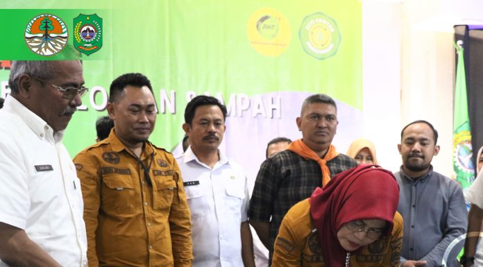 LAUNCHING PENERAPAN BLUD UPTPS DLH KOTA SINGKAWANG DAN DEKLARASI FORUM ECO CENTER KOTA SINGKAWANG